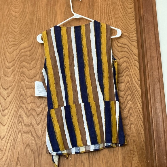 Ellen Tracy NWT size small sleeveless pretty  blouse excellent condition - Picture 2 of 6